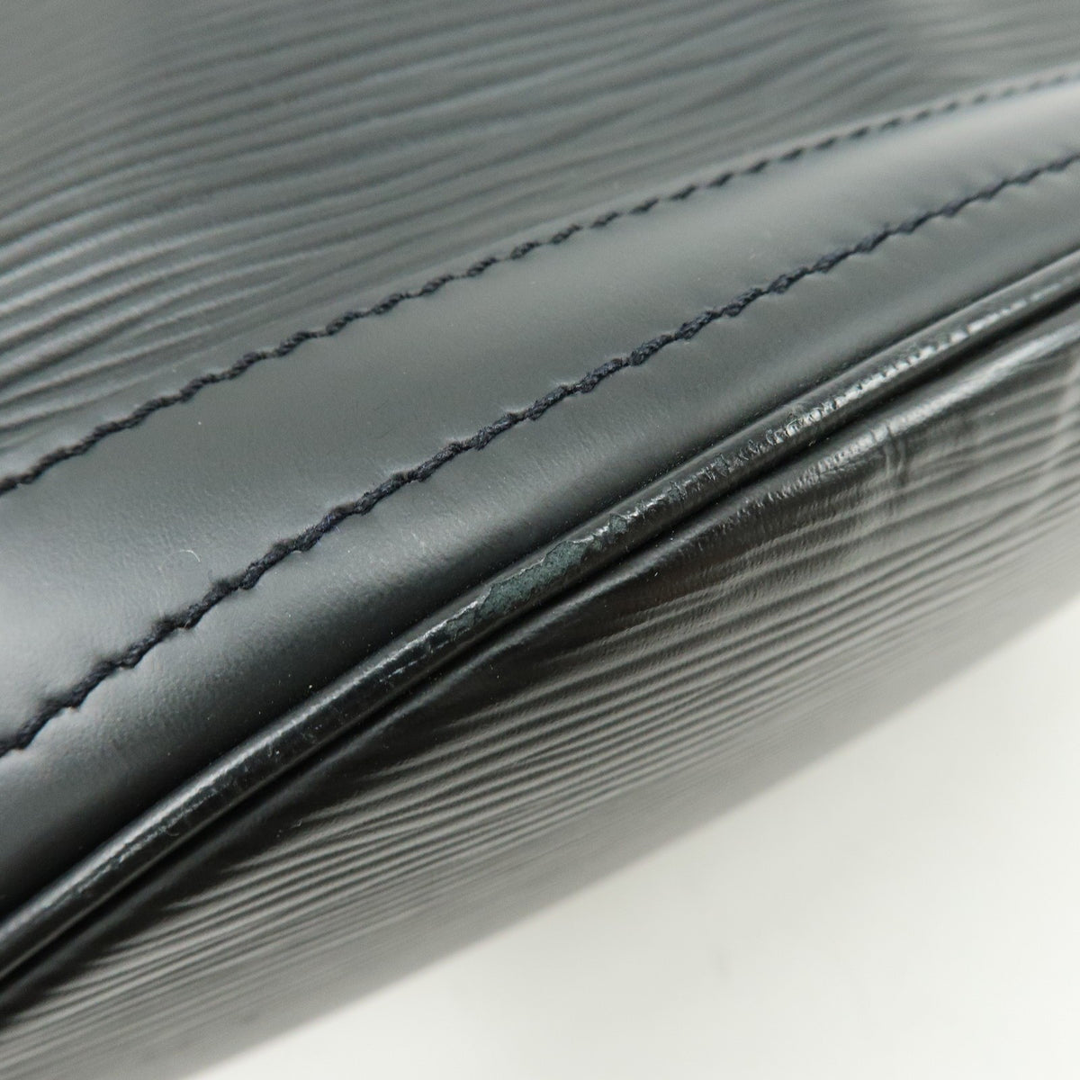 Louis Vuitton Petit Bucket Epi Leather Black Leather Handbag (Pre-Owned)