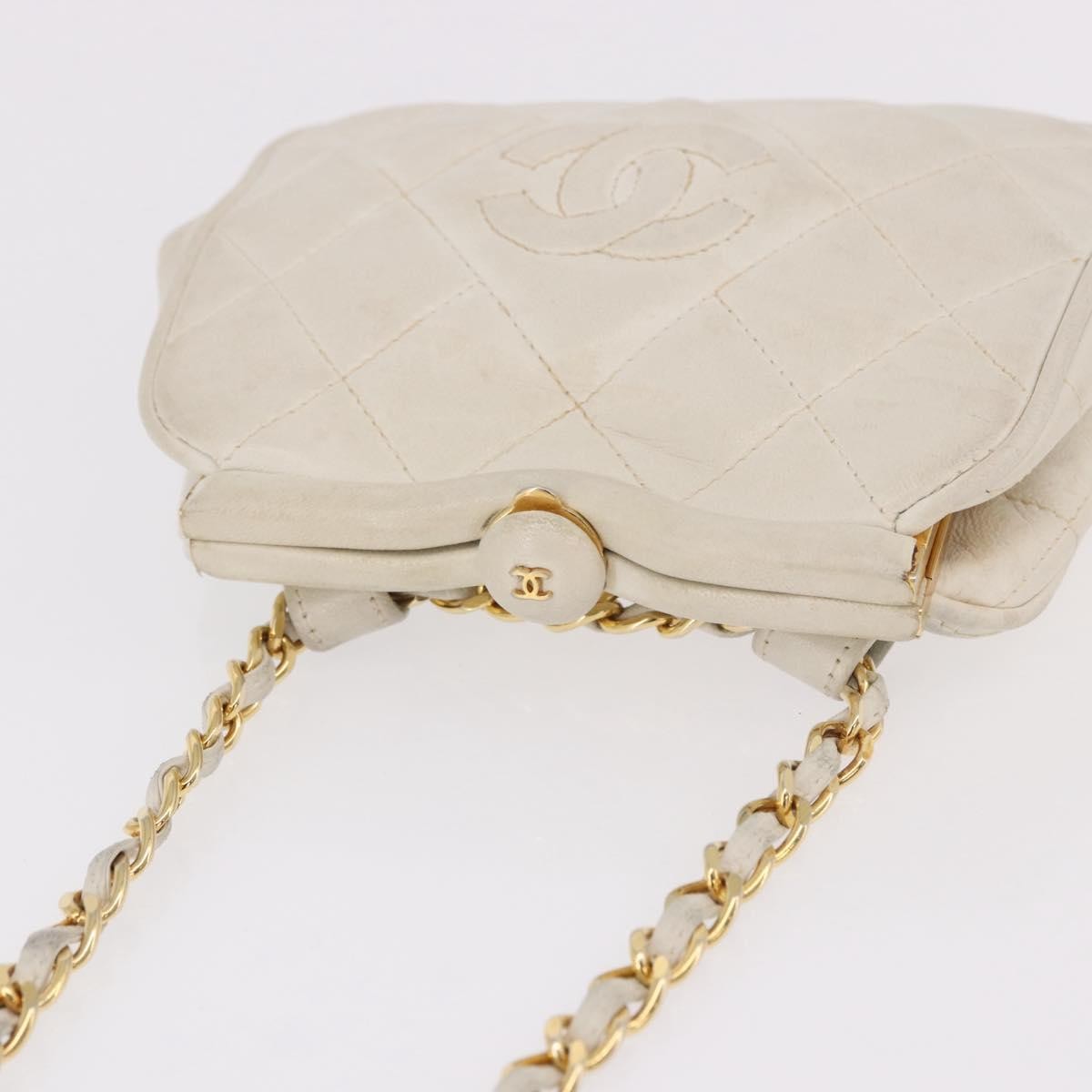 Chanel Vintage Diamond Cc Tassel Quilted Leather White Leather Shoulder Bag Bag (Pre-Owned)