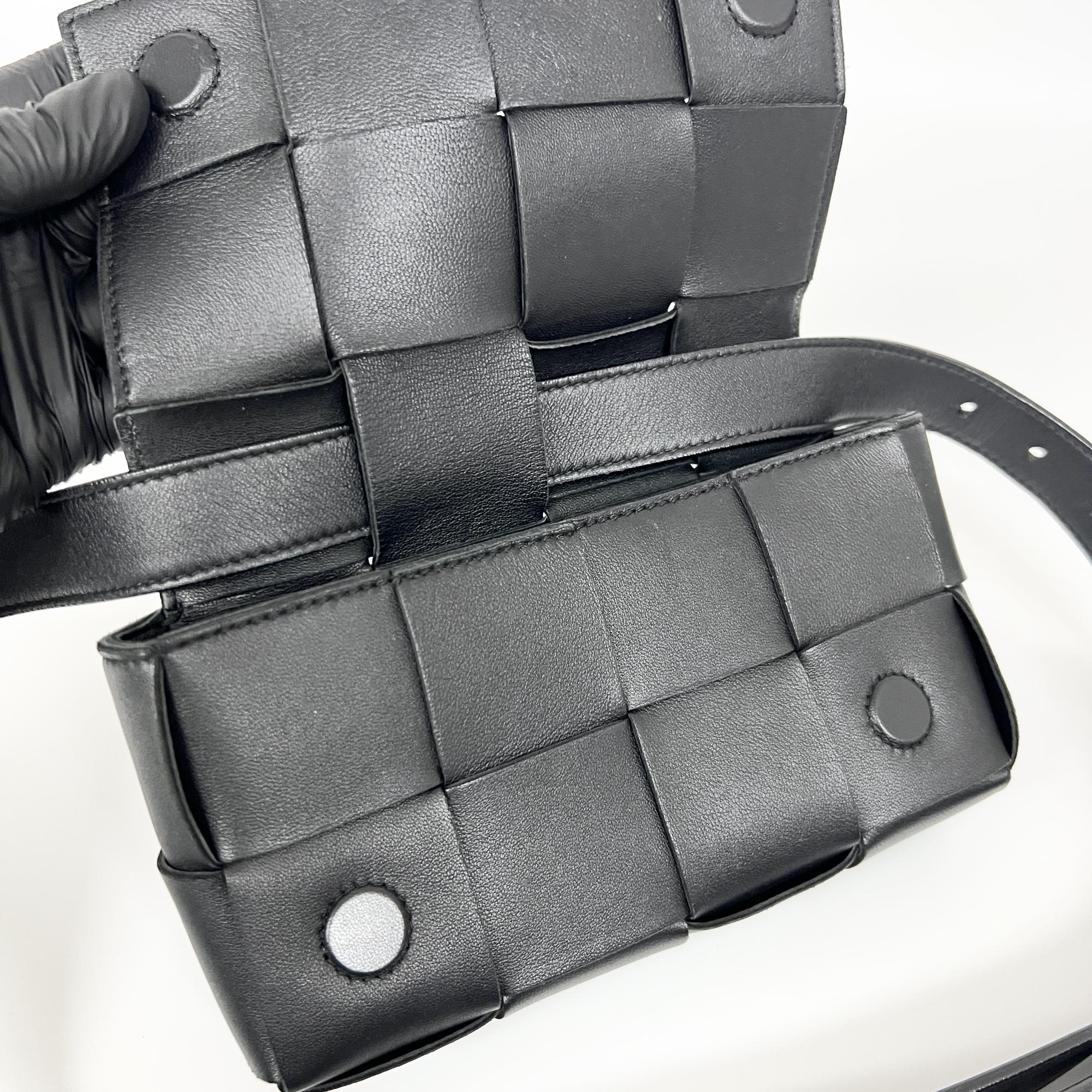 Bottega Veneta Cassette Belt Maxi Intrecciato Leather Black Leather Clutche & Pouche Bag (Pre-Owned)