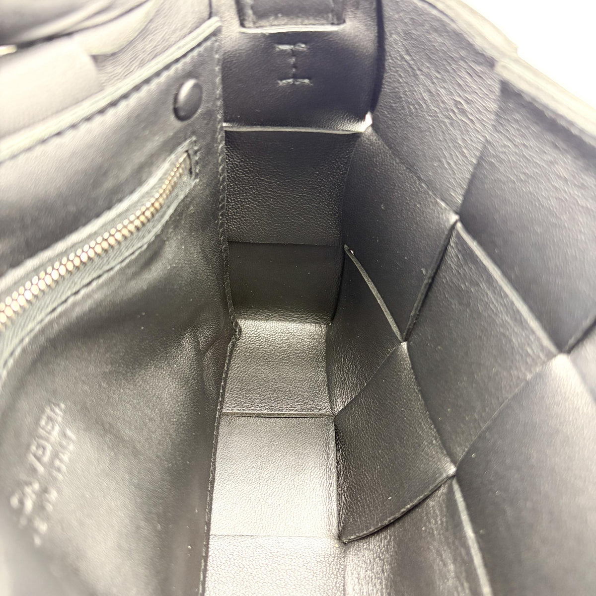 Bottega Veneta Cassette Maxi Intrecciato Patent Black Leather Crossbody Bag Bag (Pre-Owned)