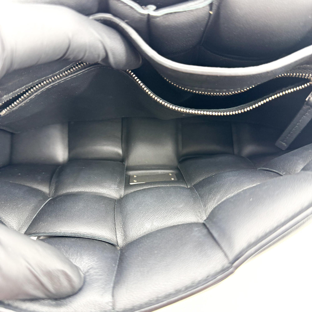 Bottega Veneta Cassette Padded Maxi Intrecciato Leather Black Leather Crossbody Bag Bag (Pre-Owned)