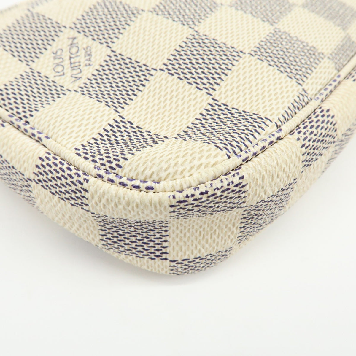 Louis Vuitton Pochette Accessoires Damier White Canvas Clutche & Pouche Bag (Pre-Owned)
