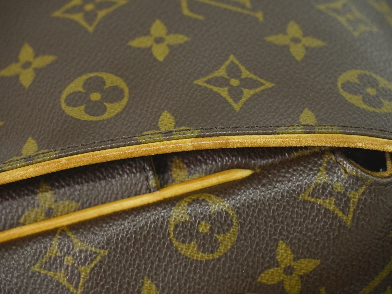 Louis Vuitton Abbesses Messenger Monogram Canvas Brown Canvas Shoulder Bag Bag (Pre-Owned)