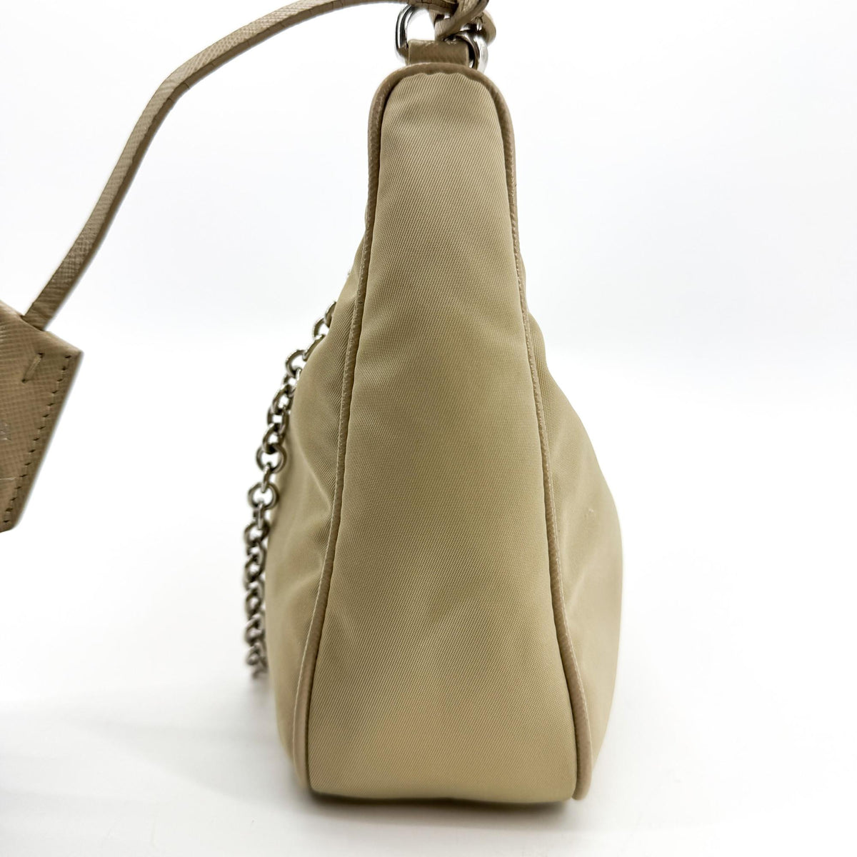 Prada Re-Edition 2005 Tessuto Beige Nylon Shoulder Bag Bag (Pre-Owned)