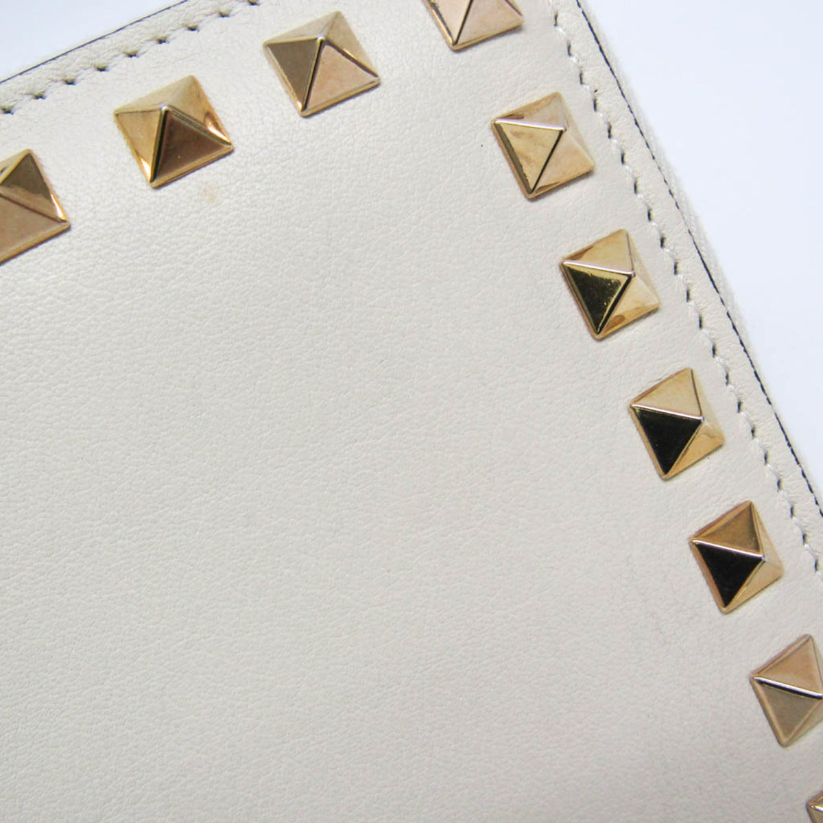 Valentino Garavani Rockstud Zip Around Leather White Leather Wallets Accessory (Pre-Owned)
