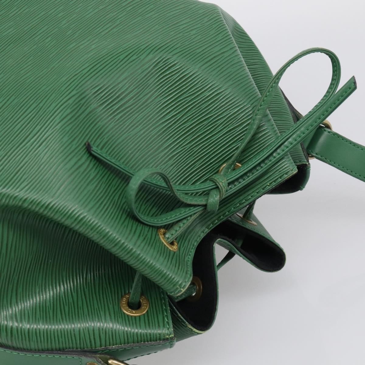Louis Vuitton Petit Noe Epi Leather Green Leather Handbag (Pre-Owned)