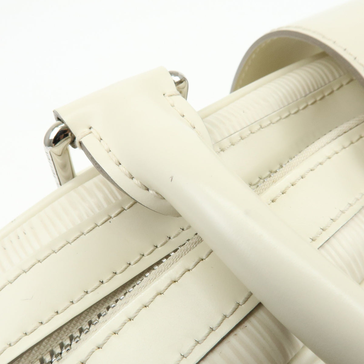Louis Vuitton Montaigne Bowling Epi Leather White Leather Handbag (Pre-Owned)