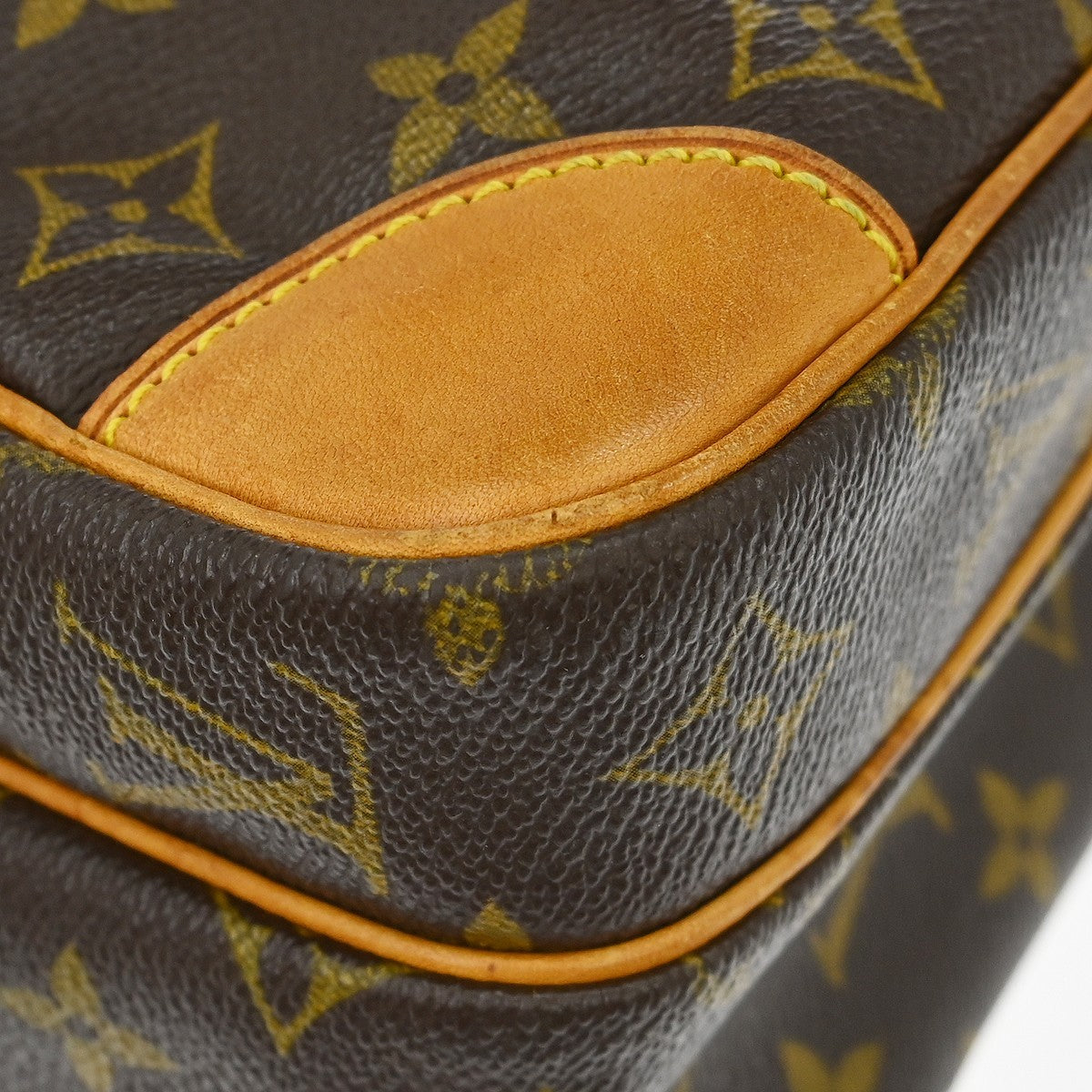 Louis Vuitton Nil Messenger Monogram Canvas Brown Canvas Shoulder Bag Bag (Pre-Owned)