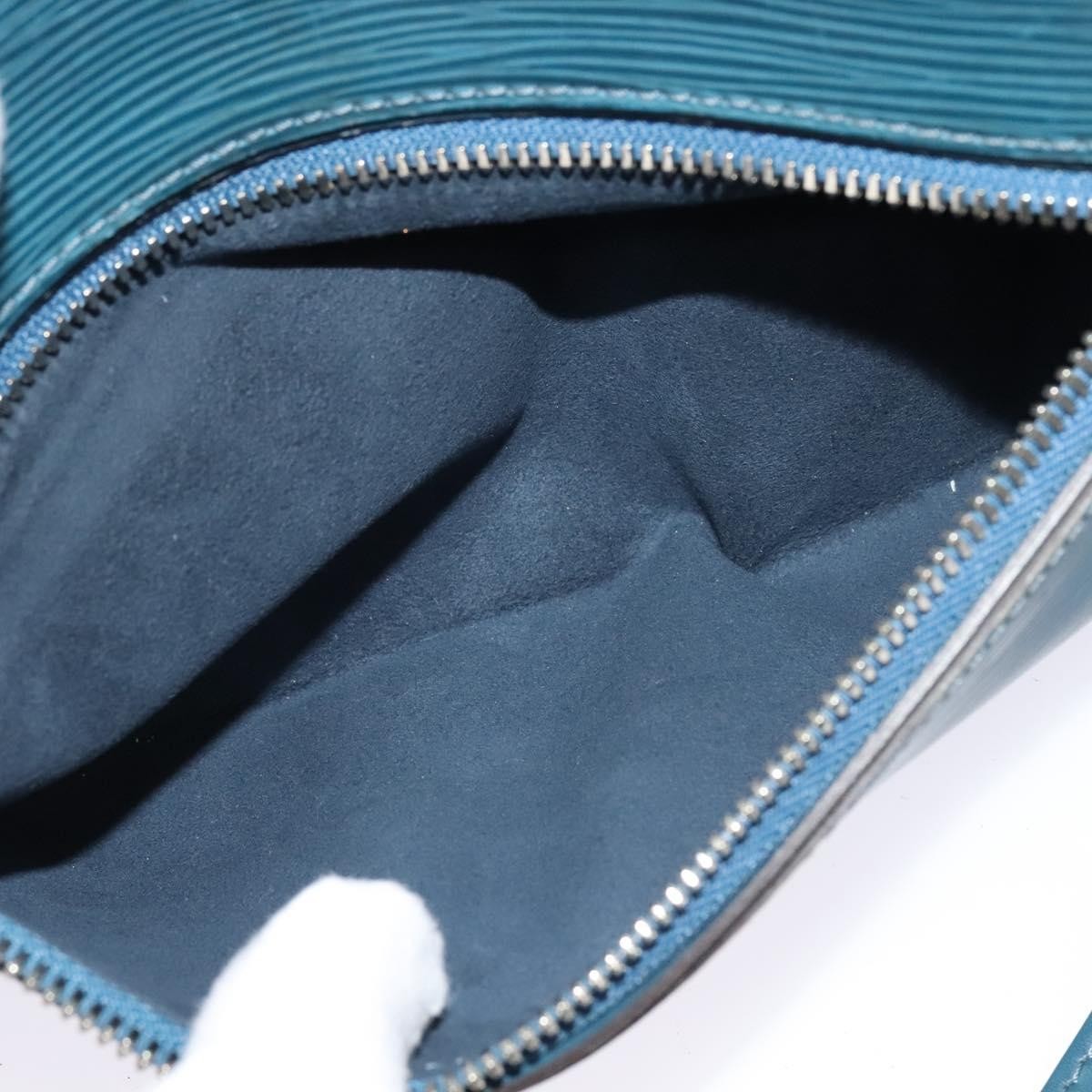 Louis Vuitton Neo Hoche Clutch Epi Leather Blue Leather Clutche & Pouche Bag (Pre-Owned)