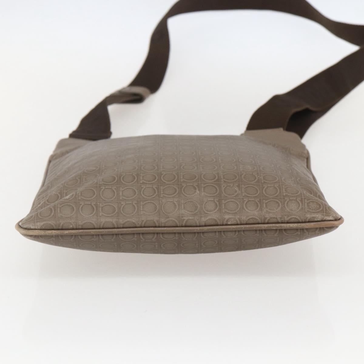 Salvatore Ferragamo Gancini Leather Beige Leather Shoulder Bag Bag (Pre-Owned)