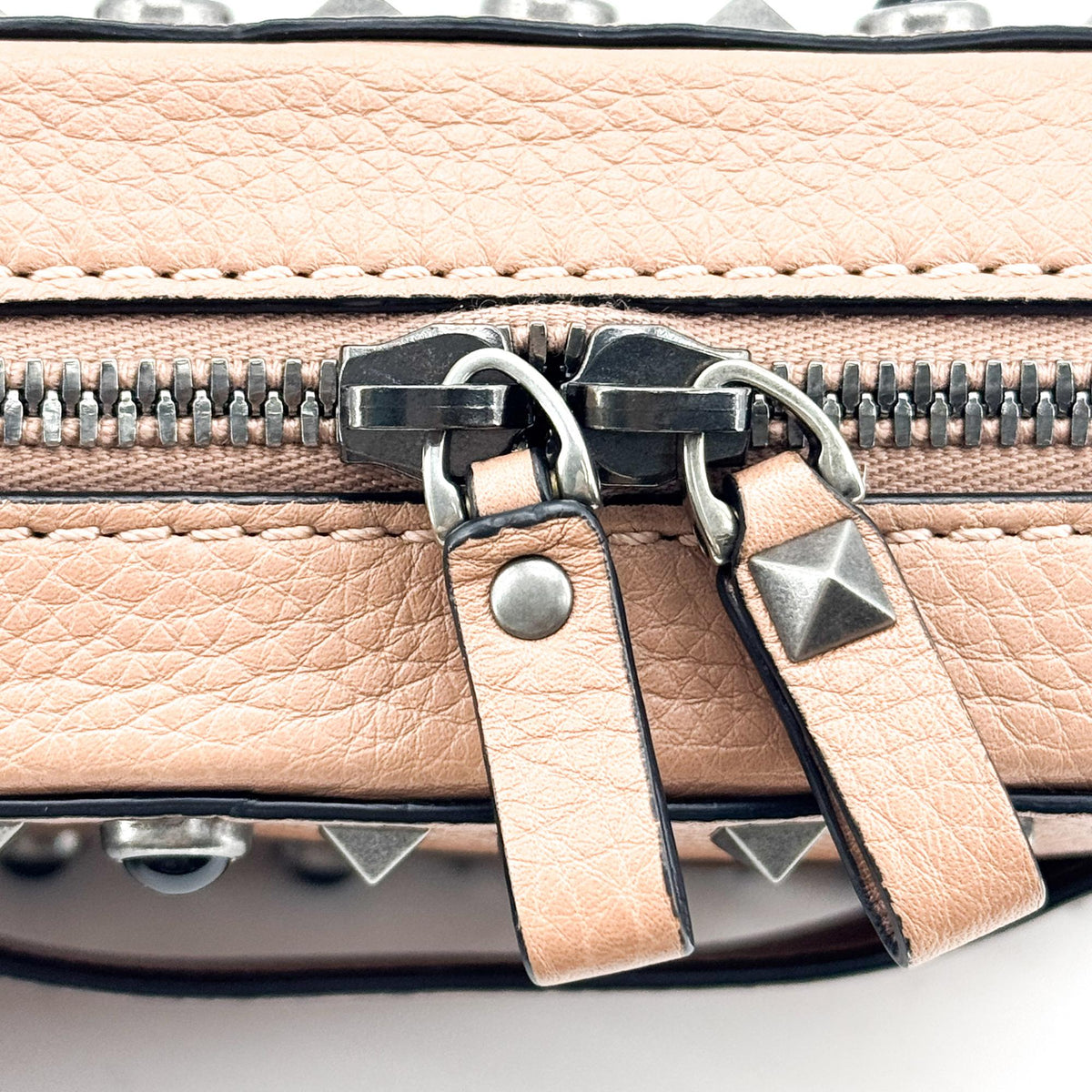 Valentino Garavani Rockstud Chain Camera Leather Brown Leather Crossbody Bag Bag (Pre-Owned)