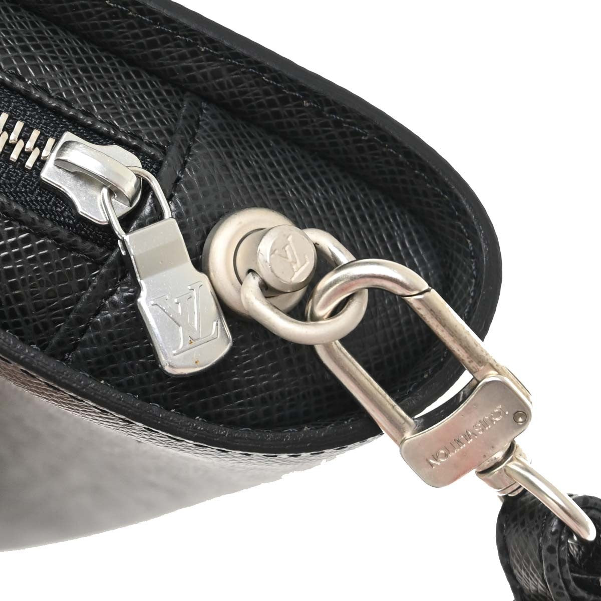 Louis Vuitton Pochette Baikal Clutch Taiga Leather Black Leather Clutche & Pouche Bag (Pre-Owned)