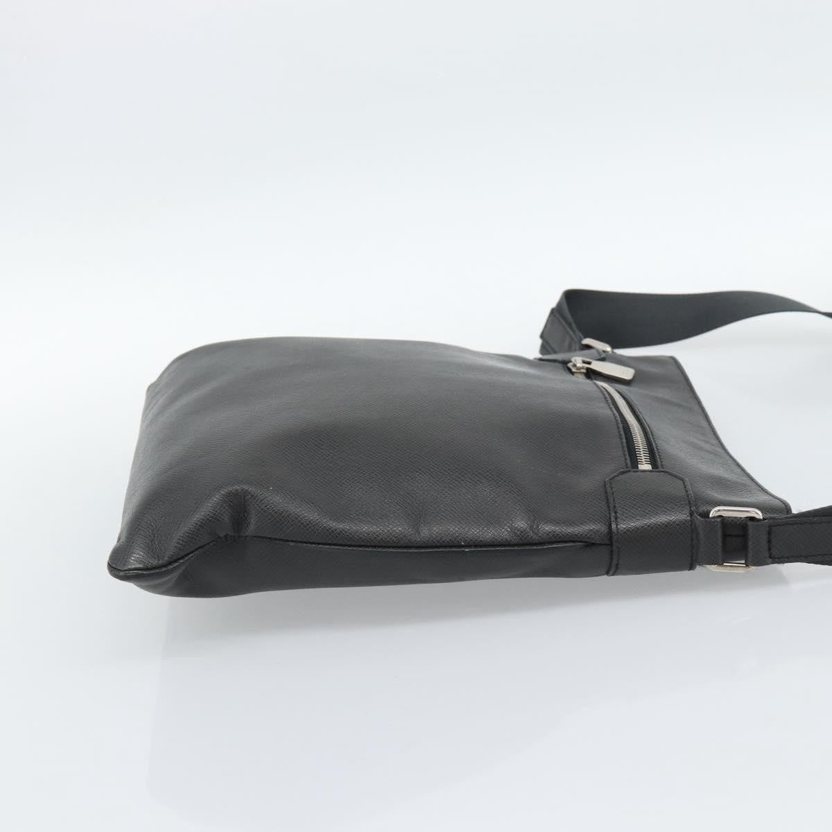Louis Vuitton Sasha Taiga Leather Gray Leather Shoulder Bag Bag (Pre-Owned)