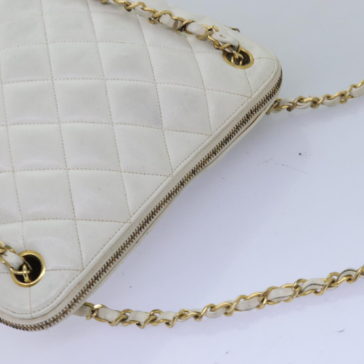 Chanel Vintage Zip Chain Quilted Caviar White Leather Shoulder Bag Bag (Pre-Owned)