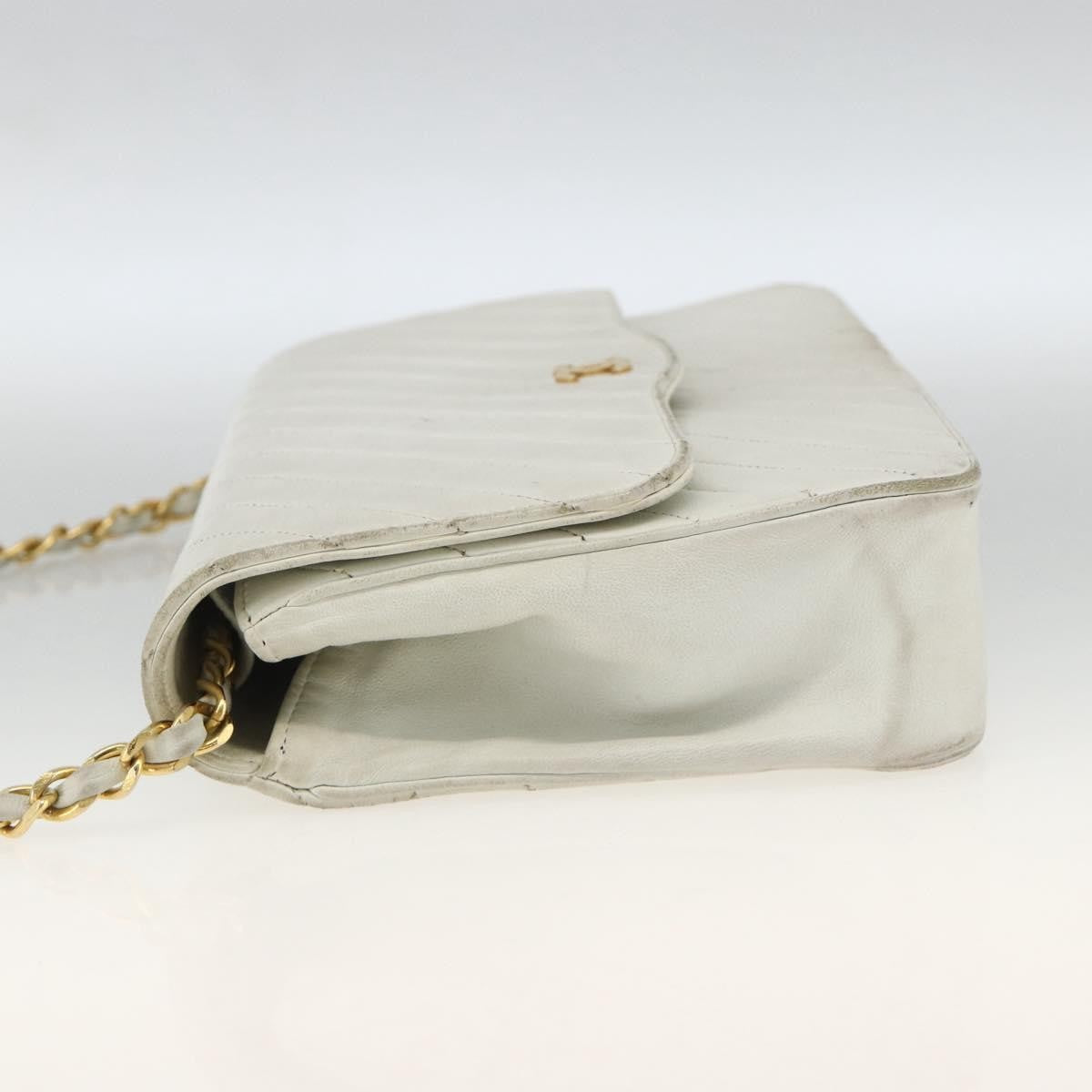 Chanel Matelasse Chain Leather White Leather Shoulder Bag Bag (Pre-Owned)