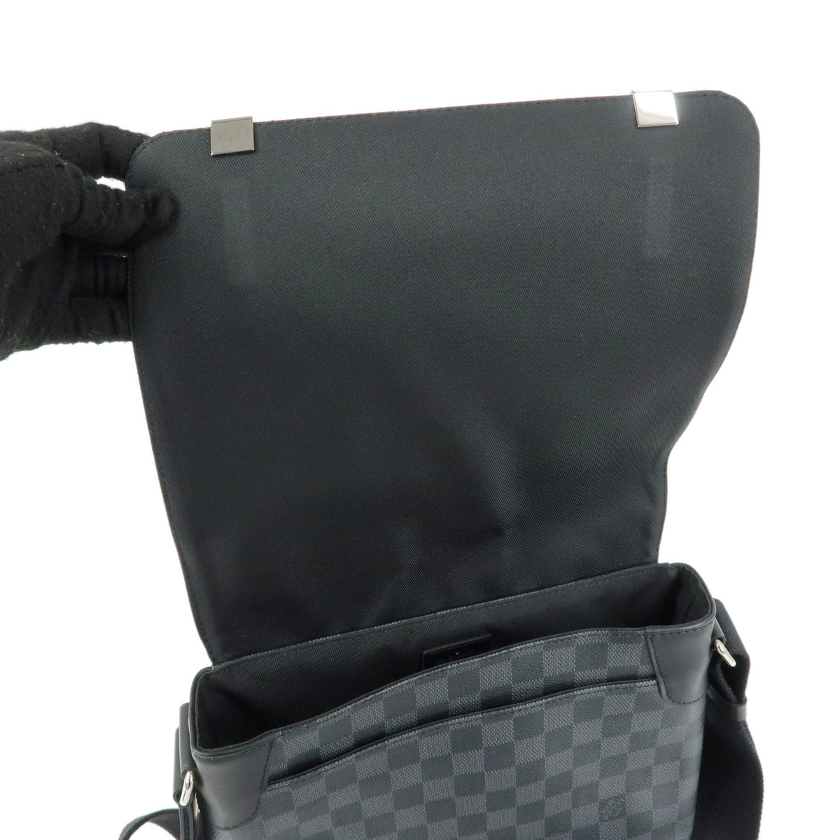 Louis Vuitton District Nm Messenger Damier Graphite Gray Canvas Handbag (Pre-Owned)