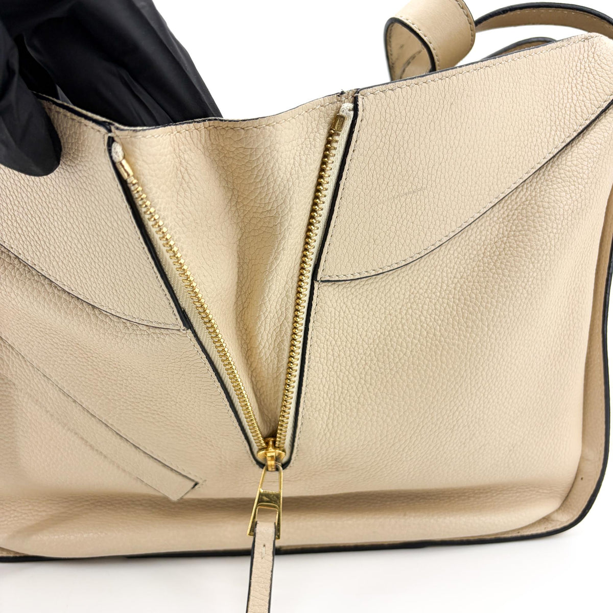 Loewe Hammock Leather Beige Calfskin Handbag (Pre-Owned)