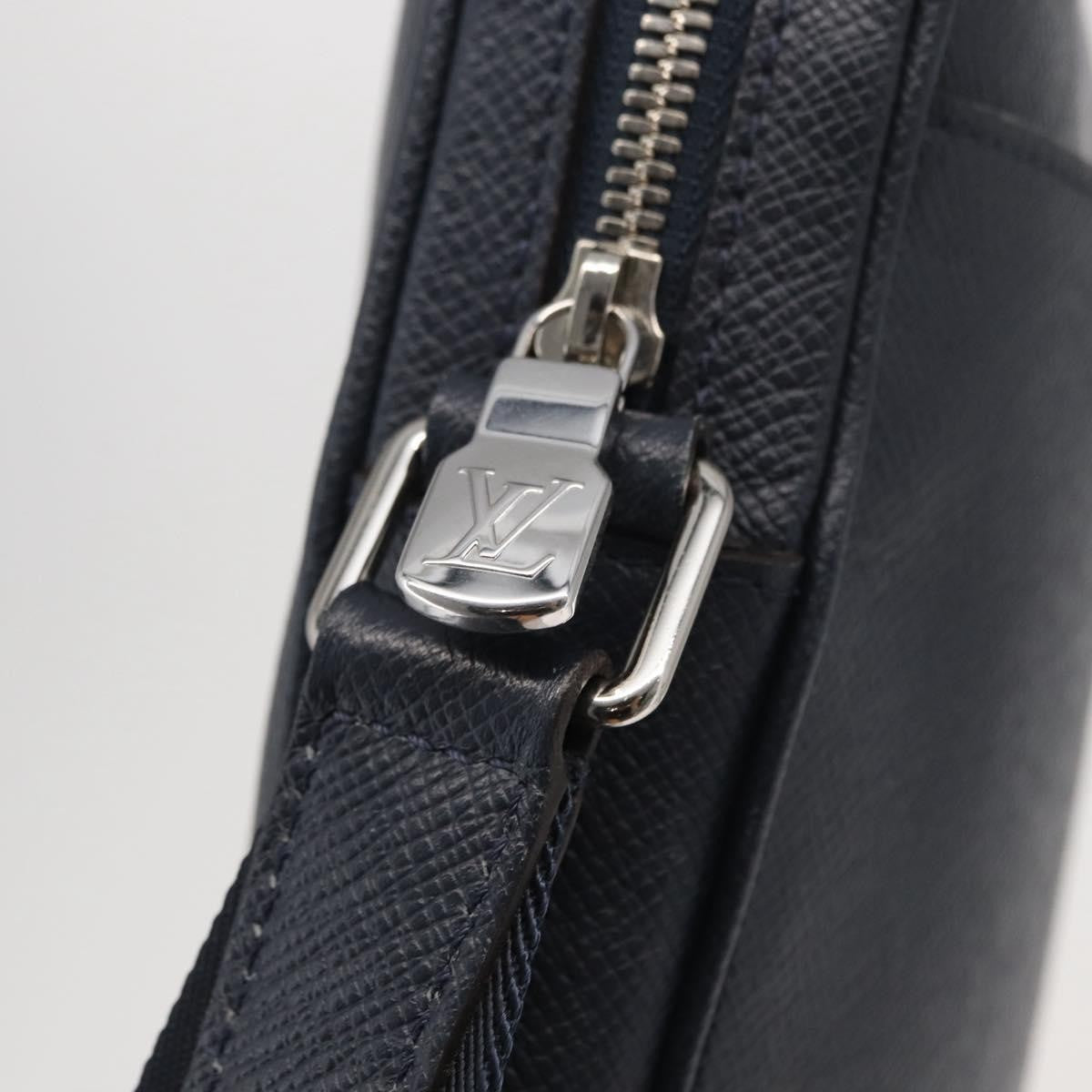 Louis Vuitton Alex Messenger Taiga Leather Navy Leather Shoulder Bag Bag (Pre-Owned)