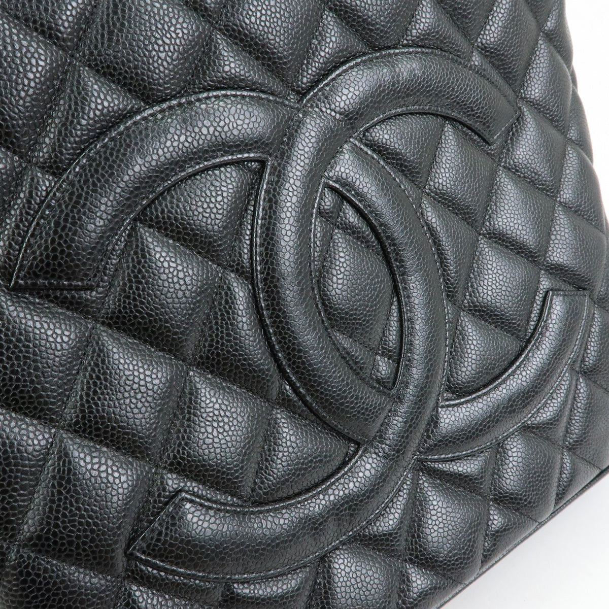 Chanel Medallion Quilted Caviar Black Crocodile_Skin Tote Bag Bag (Pre-Owned)