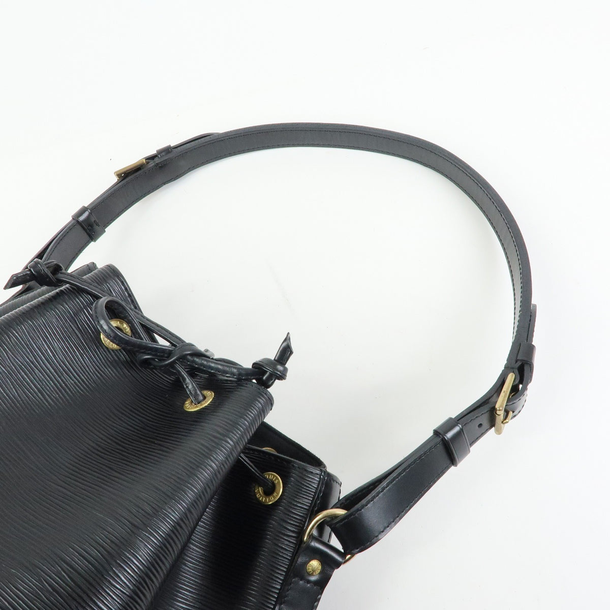 Louis Vuitton Noe Epi Leather Black Leather Shoulder Bag Bag (Pre-Owned)