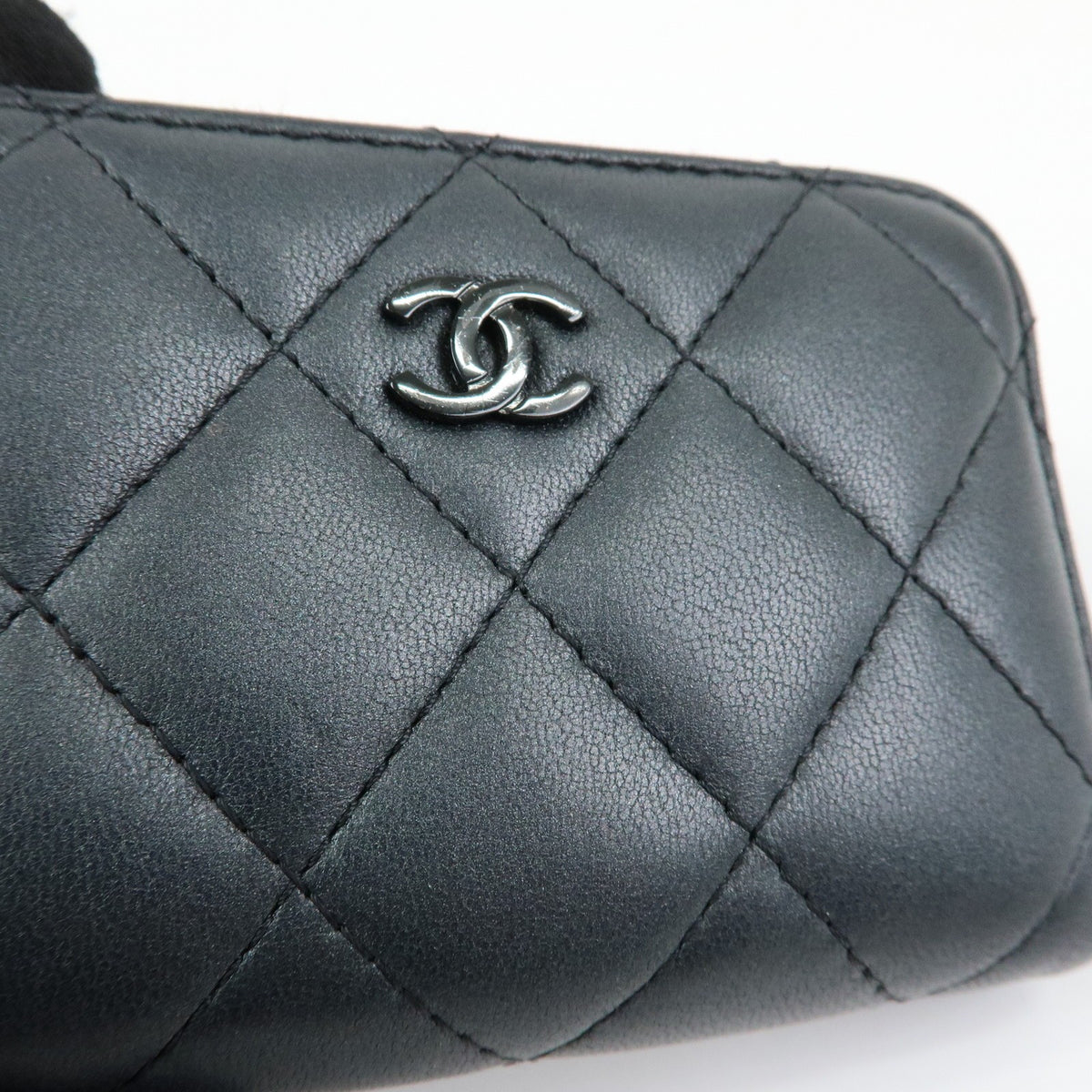 Chanel So Black Cc Zip Coin Purse Quilted Lambskin Black Leather Wallets Accessory (Pre-Owned)