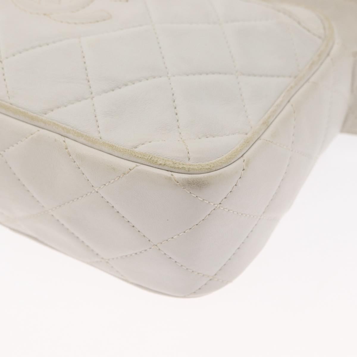 Chanel Vintage Diamond Cc Slit Pocket Camera Quilted Leather White Leather Shoulder Bag Bag (Pre-Owned)