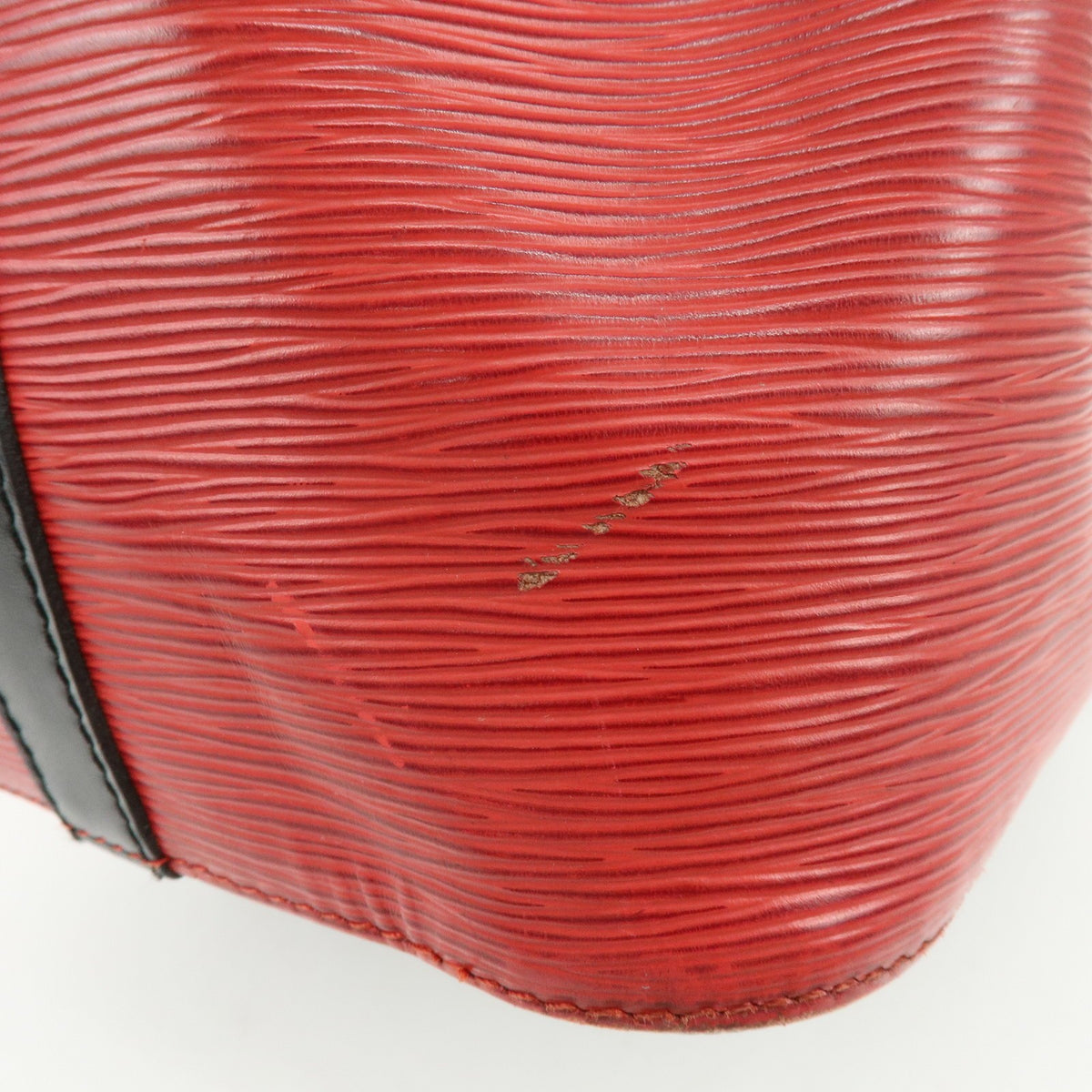 Louis Vuitton Bicolor Petit Noe Epi Leather Red Leather Handbag (Pre-Owned)