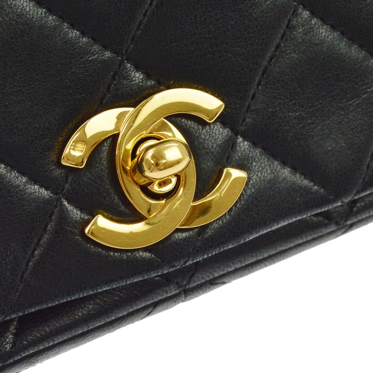 Chanel Vintage Full Flap Quilted Lambskin Black Leather Handbag (Pre-Owned)