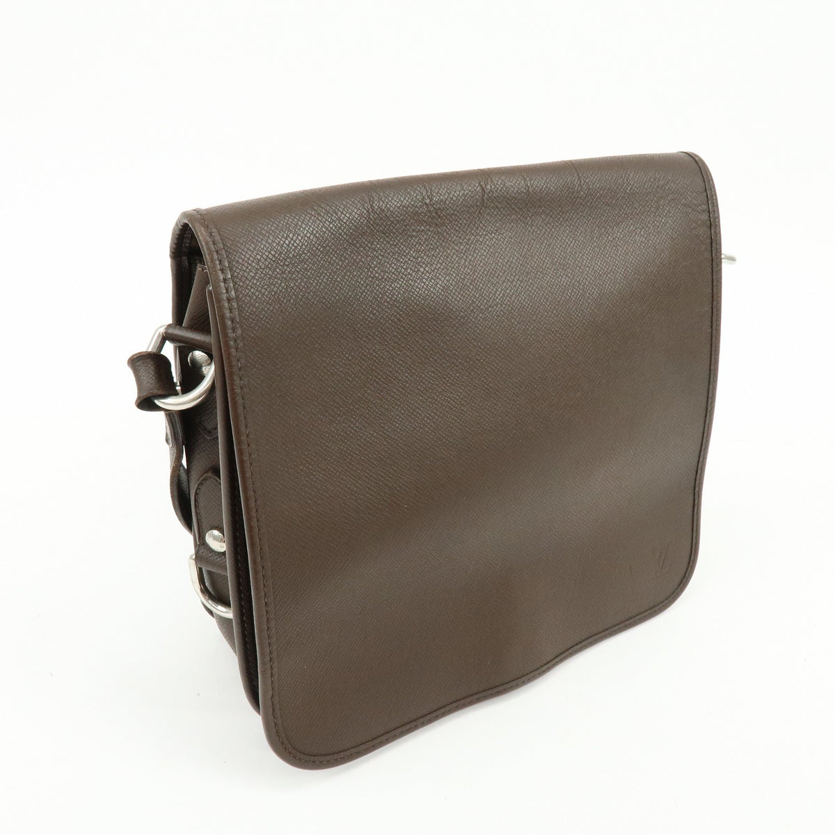 Louis Vuitton Andrei Messenger Taiga Leather Brown Leather Handbag (Pre-Owned)