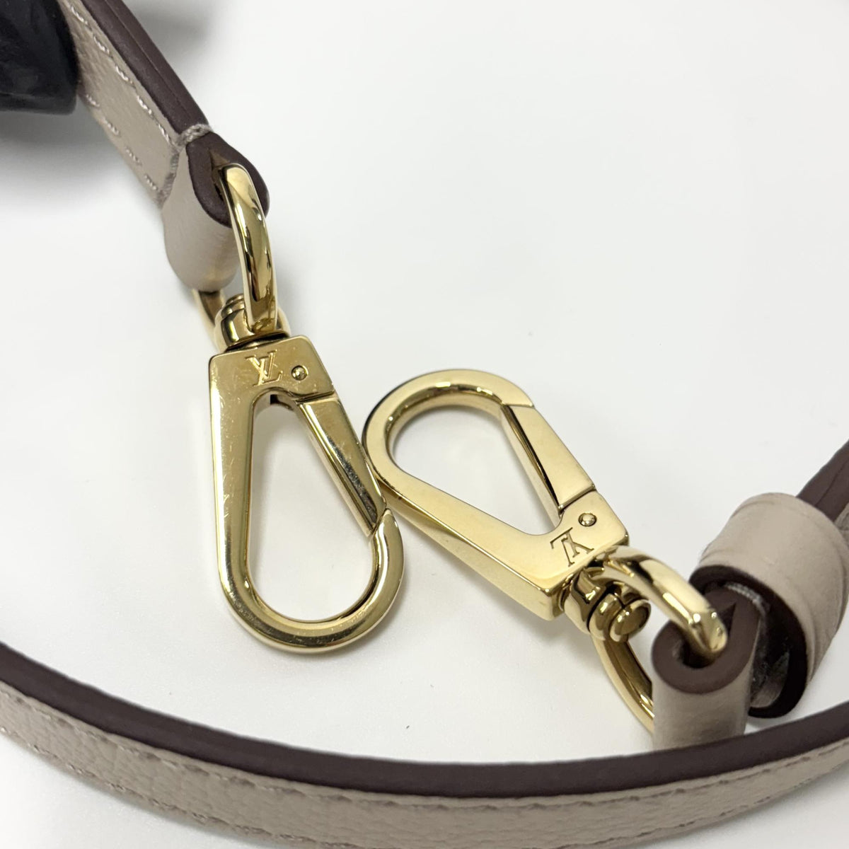 Louis Vuitton Lockme Ever Leather Beige Leather Handbag (Pre-Owned)