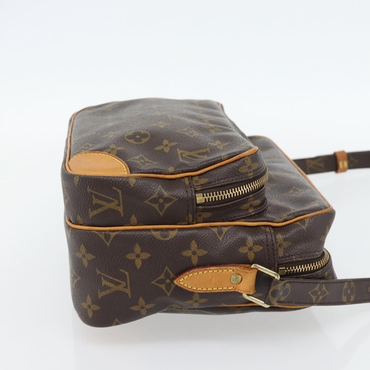 Louis Vuitton Nil Messenger Monogram Canvas Brown Canvas Shoulder Bag Bag (Pre-Owned)