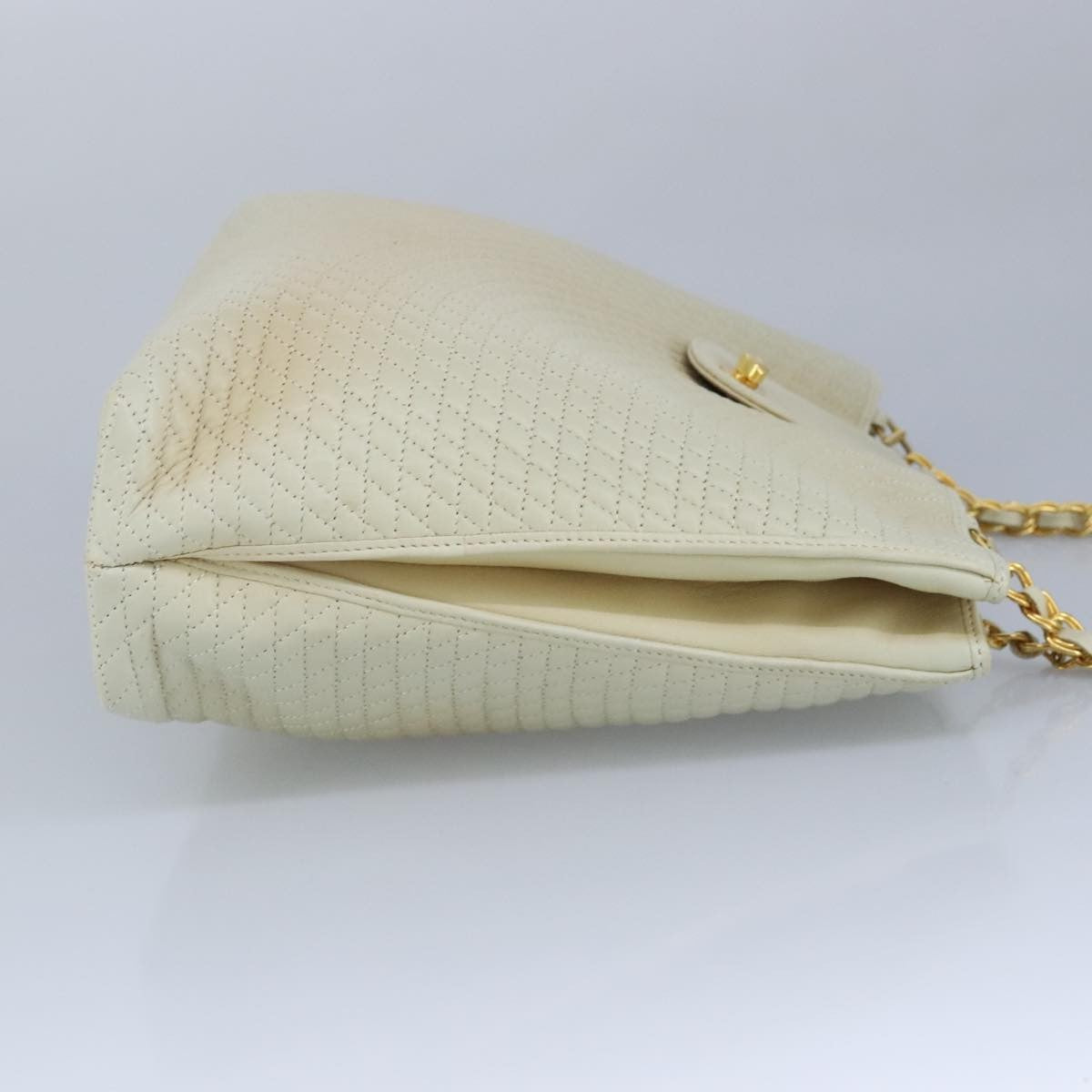 Bally Vintage Quilted Leather Beige Leather Shoulder Bag Bag (Pre-Owned)