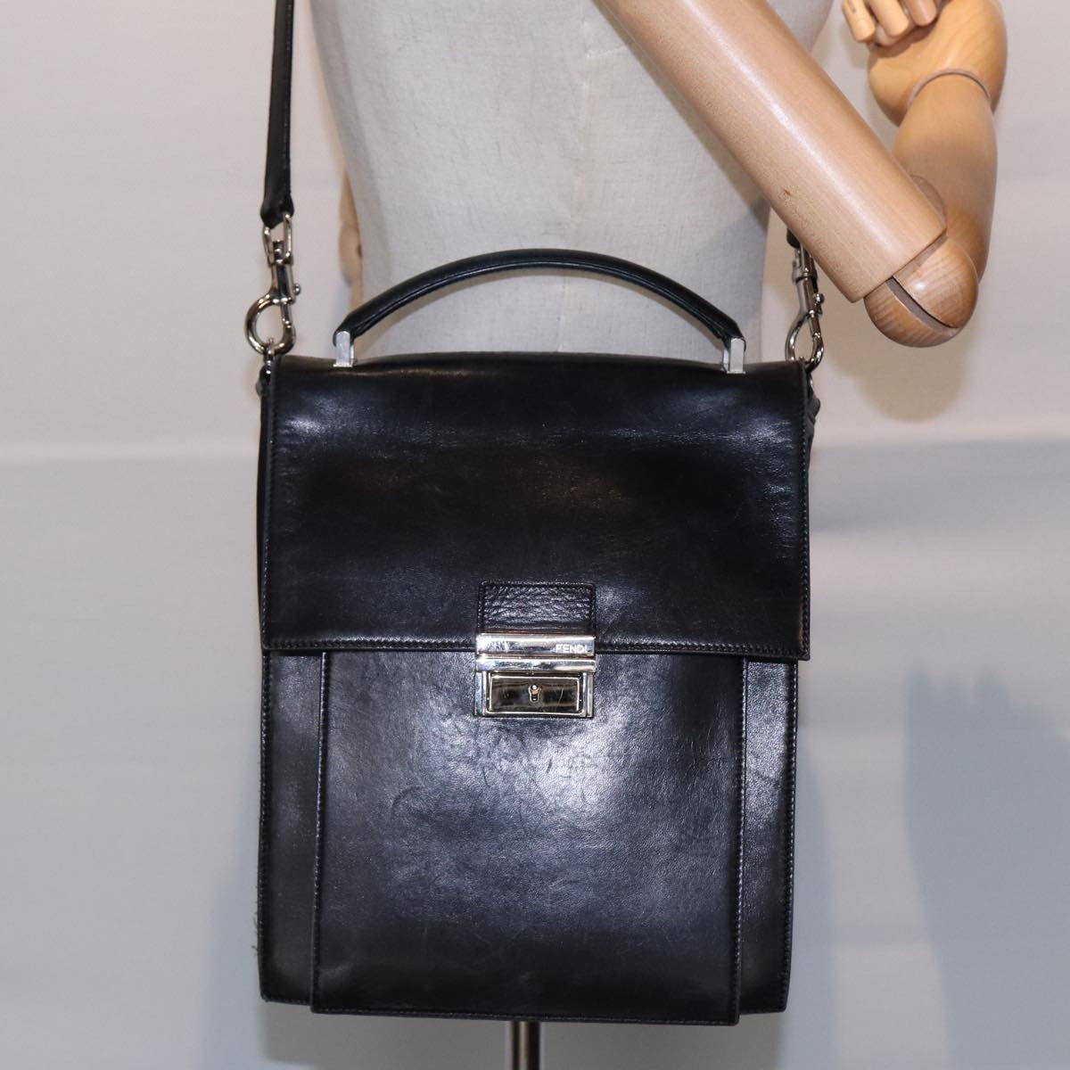 Fendi Vintage Leather Black Leather Handbag (Pre-Owned)