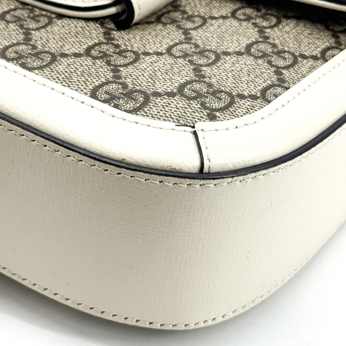 Gucci Horsebit 1955 Gg Coated Canvas With Leather White Canvas Shoulder Bag Bag (Pre-Owned)