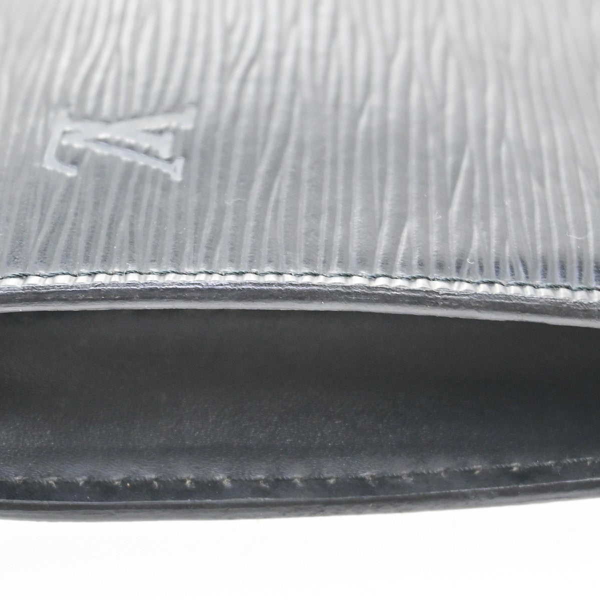 Louis Vuitton Pochette Accessoires Epi Leather Black Leather Clutche & Pouche Bag (Pre-Owned)