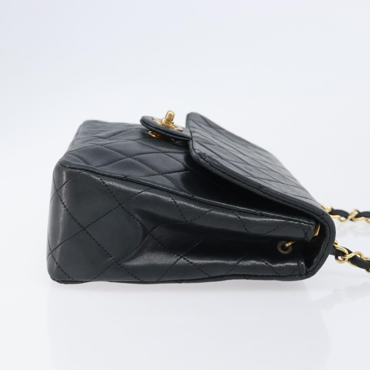 Chanel Vintage Cc Chain Flap Quilted Leather Black Leather Handbag (Pre-Owned)