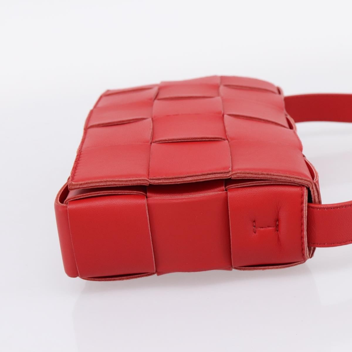Bottega Veneta Cassette Maxi Intrecciato Leather Red Leather Crossbody Bag Bag (Pre-Owned)