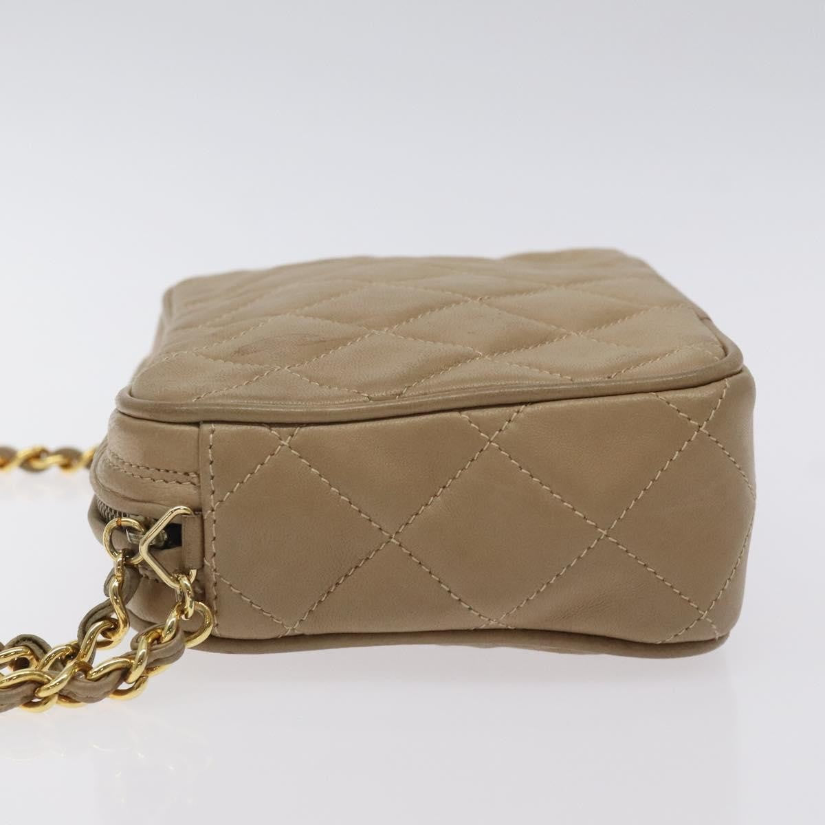 Chanel Vintage Diamond Cc Camera Quilted Leather Beige Leather Shoulder Bag Bag (Pre-Owned)