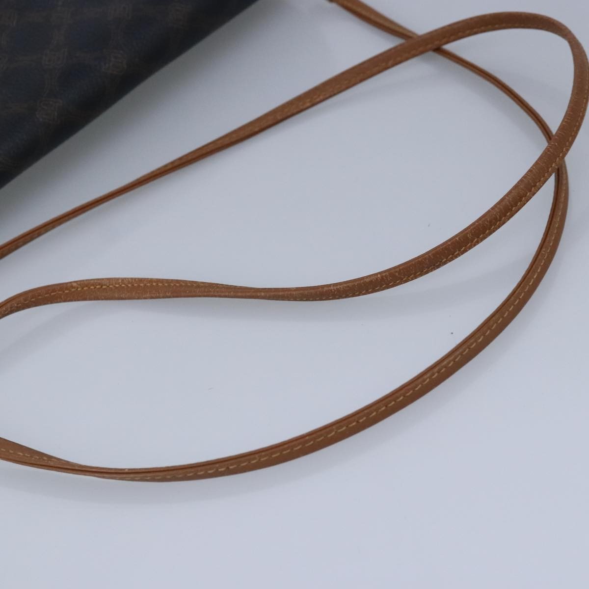 Bally Vintage Leather Black Leather Handbag (Pre-Owned)