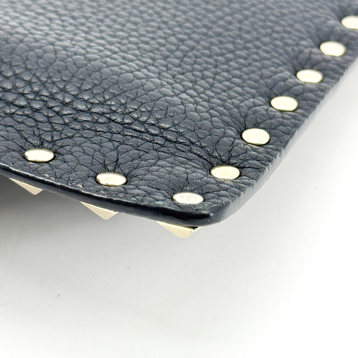 Valentino Garavani Rockstud Pouch Leather With Embossed Detail Black Leather Clutche & Pouche Bag (Pre-Owned)