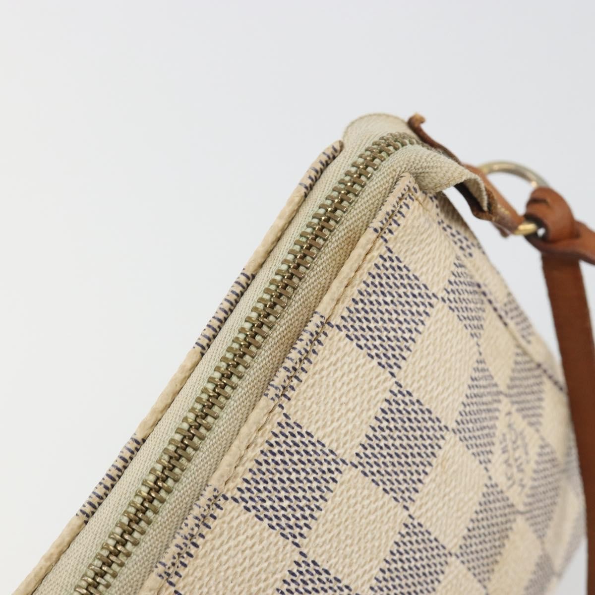 Louis Vuitton Pochette Accessoires Damier Beige Canvas Clutche & Pouche Bag (Pre-Owned)
