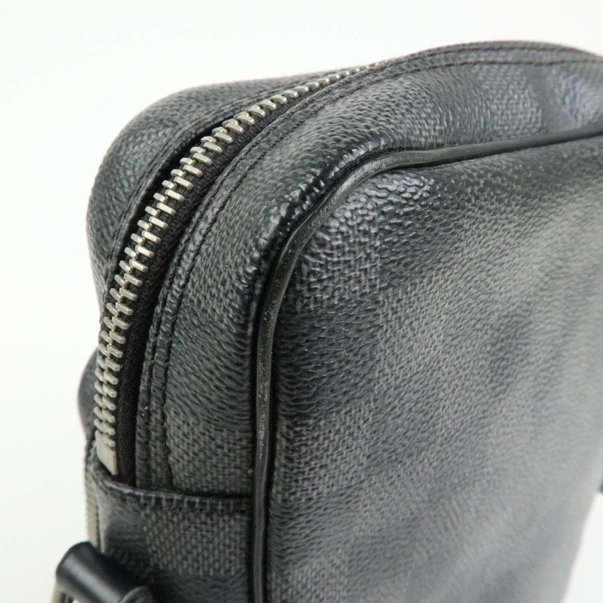 Louis Vuitton Rem Damier Graphite Black Canvas Handbag (Pre-Owned)