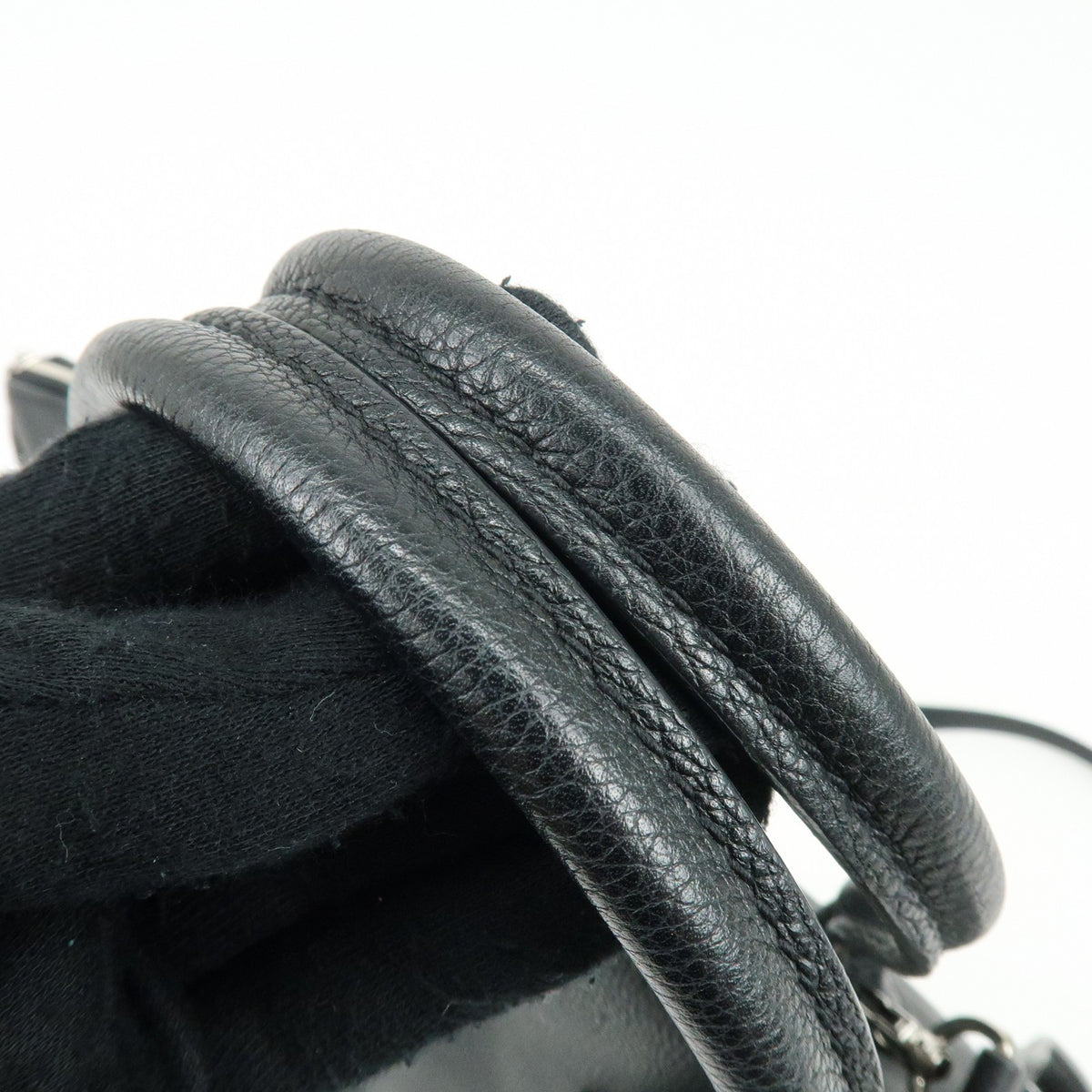 Louis Vuitton Soft Lockit Leather Black Leather Handbag (Pre-Owned)