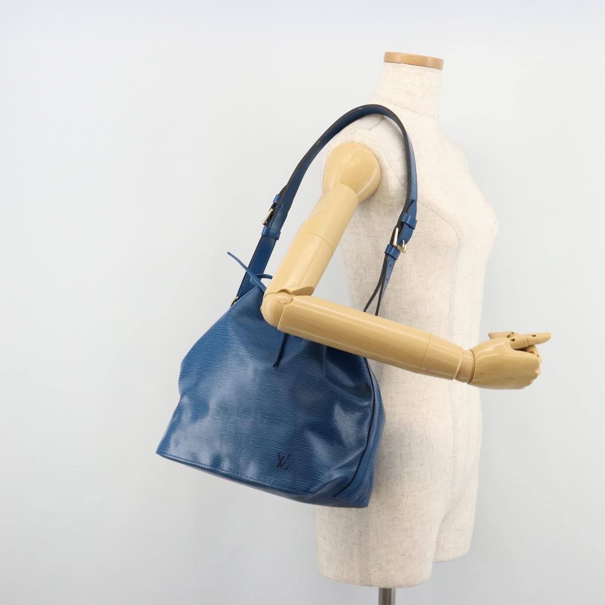 Louis Vuitton Petit Noe Epi Leather Blue Leather Shoulder Bag Bag (Pre-Owned)