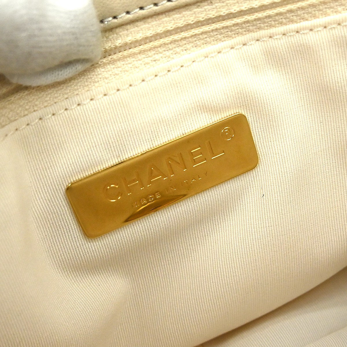 Chanel 19 Flap Quilted Leather Beige Leather Handbag (Pre-Owned)