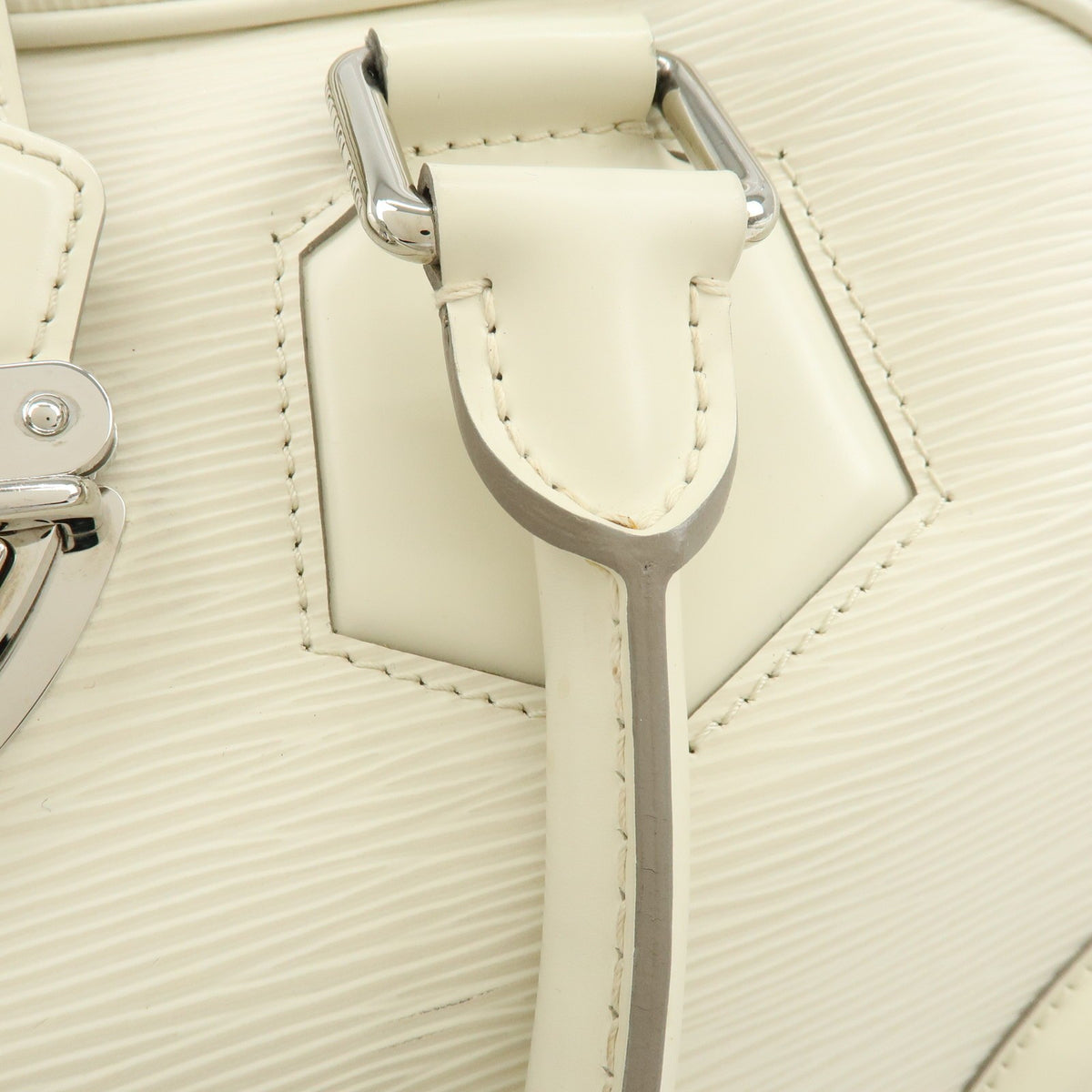 Louis Vuitton Montaigne Bowling Epi Leather White Leather Handbag (Pre-Owned)