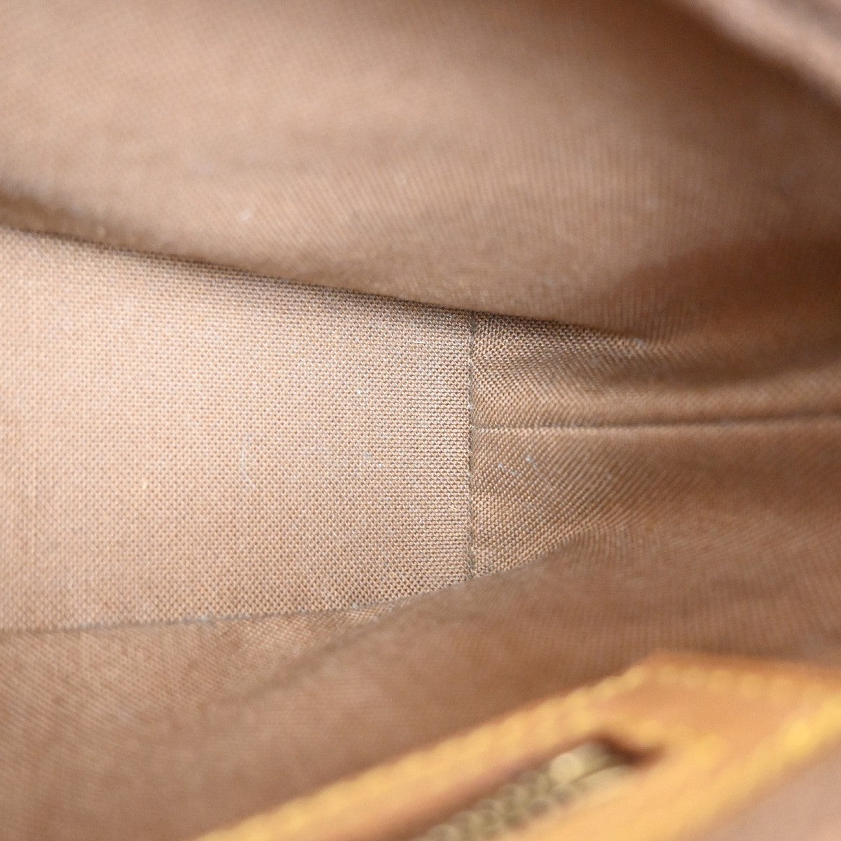 Louis Vuitton Trotteur Monogram Canvas Brown Canvas Handbag (Pre-Owned)