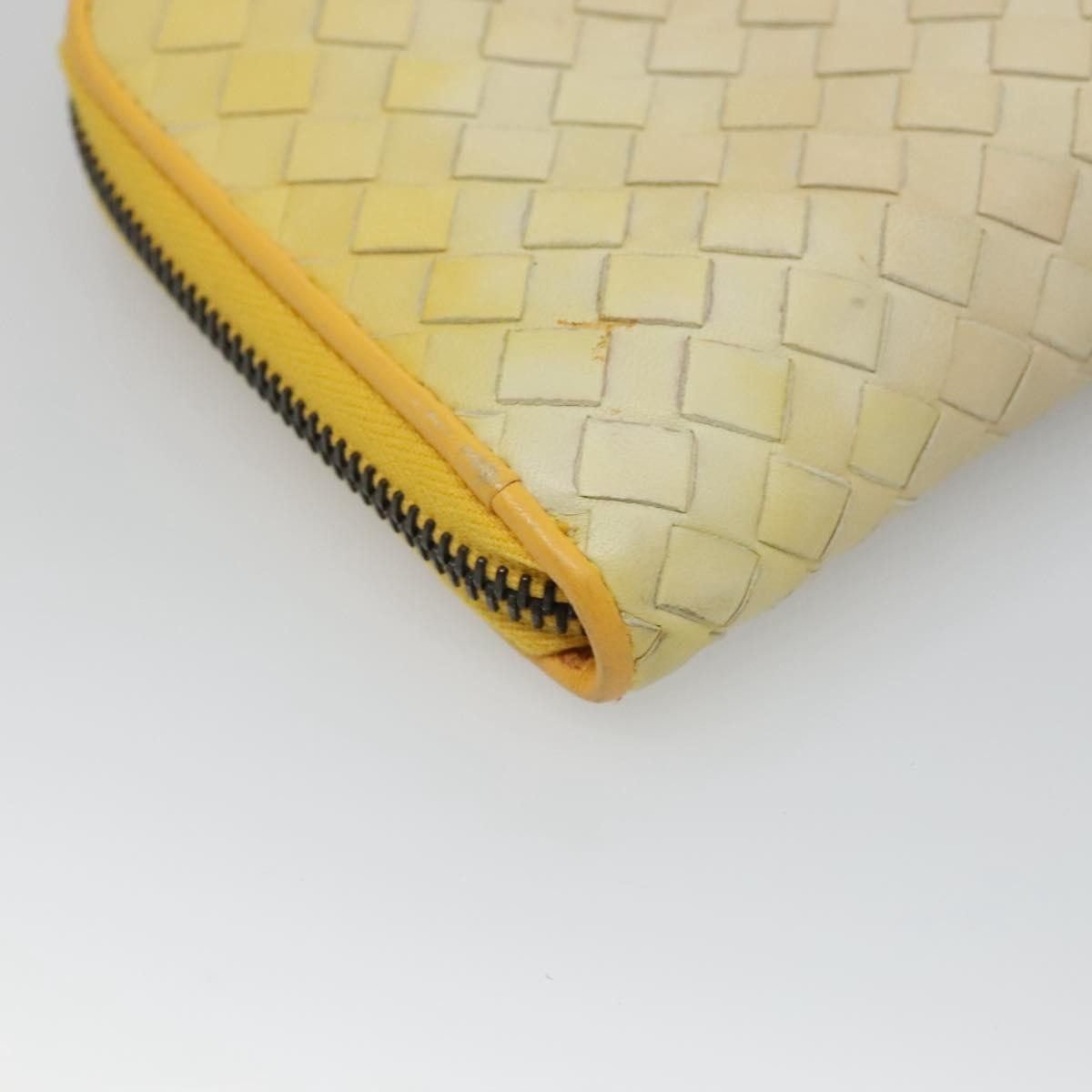 Bottega Veneta Intrecciato Long Zip Leather Beige Leather Wallets Accessory (Pre-Owned)