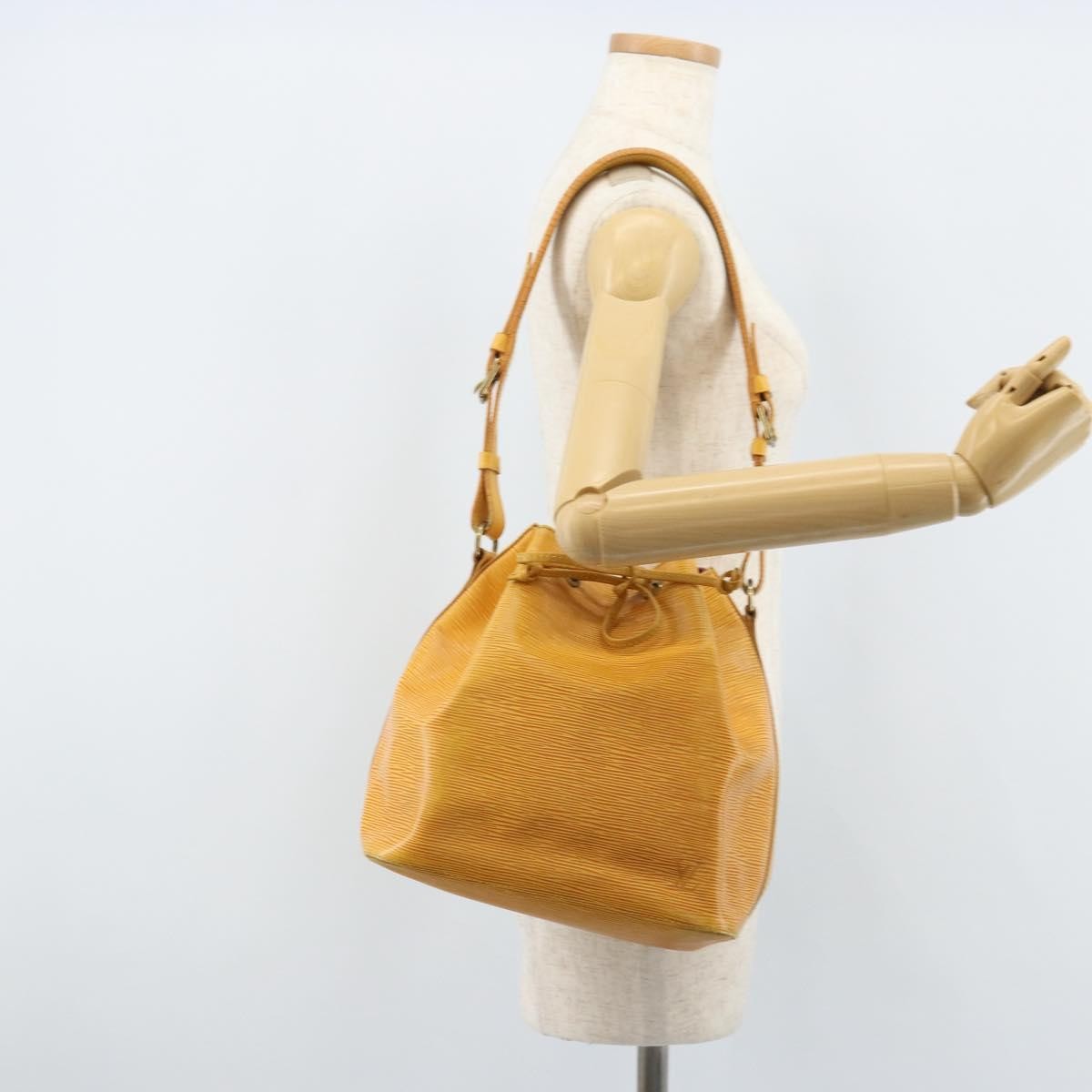 Louis Vuitton Petit Noe Epi Leather Yellow Leather Shoulder Bag Bag (Pre-Owned)