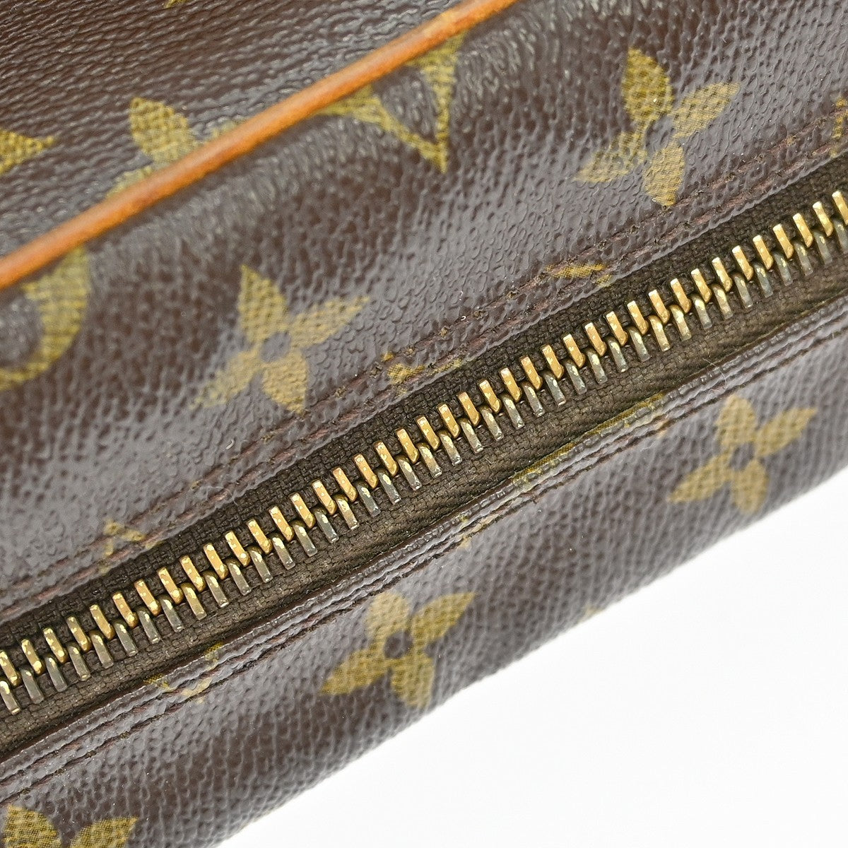 Louis Vuitton Nil Messenger Monogram Canvas Brown Canvas Shoulder Bag Bag (Pre-Owned)
